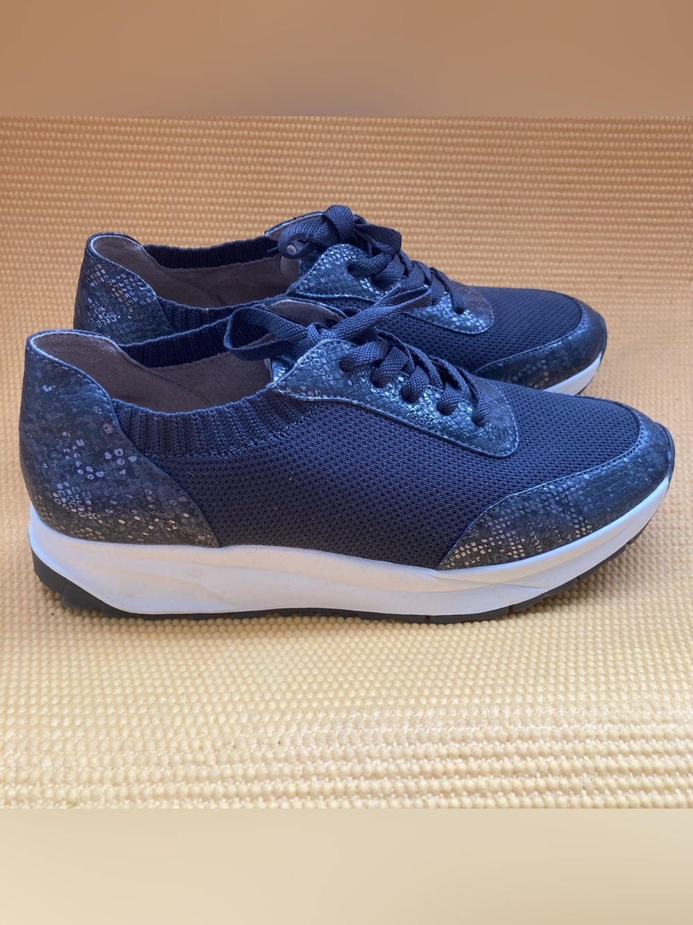 Naturalizer Nash Oxford Lace-Up w/ Snake Print Detail Sneakers  Gray size  8.5W